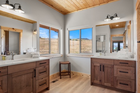 Ranch-House_Master-Bath_1