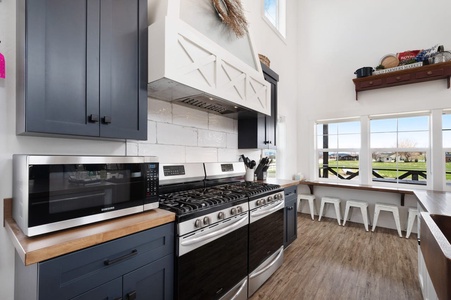 Cedar. Farmhouse-Kitchen with DBL fridge and stoves. (Main Floor SE)