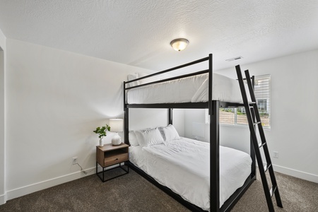 Beacon Point Cove-Upstairs Bedroom (queen over queen bunk bed-sleeps 4))