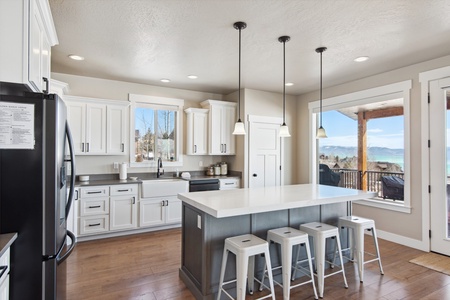 Golden Gable Lodge-Kitchen and Bar (seats 4-Main Floor)