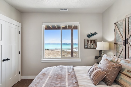 Golden Gable Lodge-Bedroom