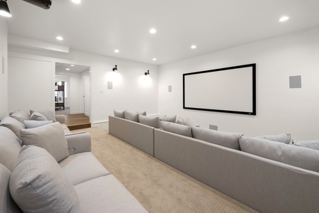 Black Timber Lodge-Theater Room