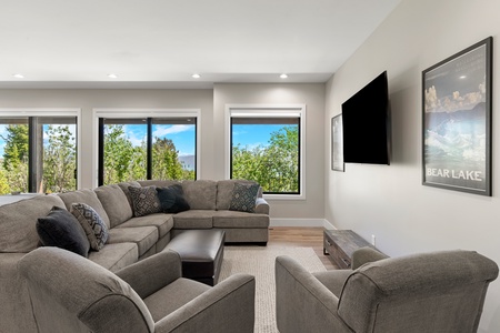 100 Acre Lodge-Family room seating area with TV (Main Floor East Center)