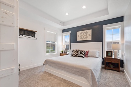 Cedar Farmhouse-Master Bedroom w/ 3/4 Ensuite (Main Floor NW)