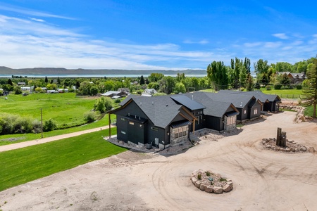 Mtn Shadow Lodge North-Aerial view of home and Bear Lake