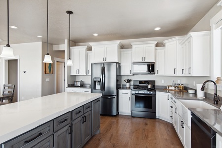 Golden Gable Lodge-Kitchen