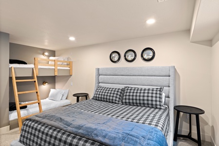 Gateway to Bear Lake-Bedroom 4 w/KIng and Twin Built in Bunks (Downstairs NE)