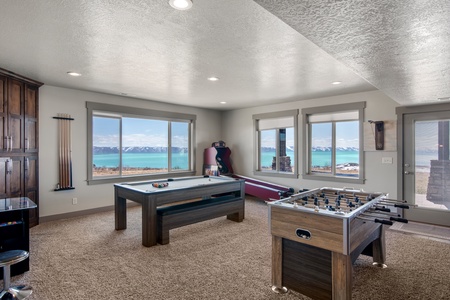 Polaris Peak-Family Room with Billiards, Skee Ball and Foosball (Downstairs-South)