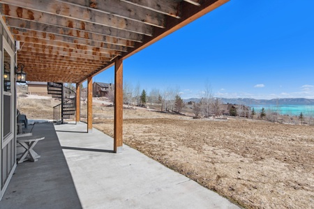 Golden Gable Lodge-Downstairs Patio