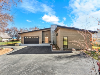 Horizon Shores – Award-Winning Lakefront Design (Sleeps 12)