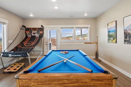 Persimmon Hill-game table and 6 shot basketball