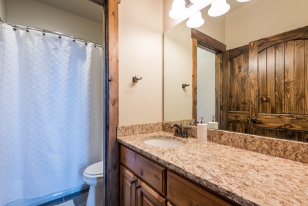 Shundahai Lodge- Guest Bathroom (Upstairs South)