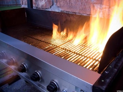 Laketown Lodge-Enjoy our 2 BBQ grills in the backyard to create your favorite culinary dishes!