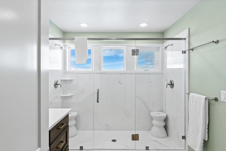 Gateway to Bear Lake-Master Ensuite--3/4 Bath (Upstairs SW)