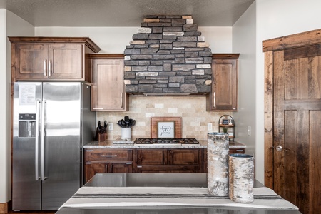 Polaris Peak-Kitchen Island and Gas Stove (Main Floor SE)