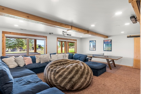 Green Canyon Chalet-Basement Theater Room with Ping Pong Table