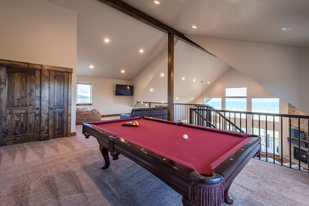 Shundahai Lodge-Loft Area-Billiards and sitting area (Upstairs Center)