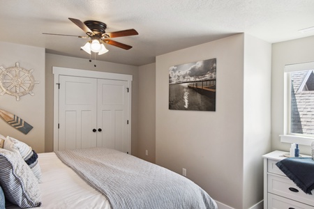 Golden Gable Lodge-Bedroom