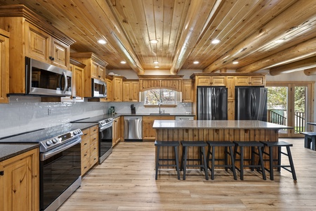 Papa Bear Lodge-Kitchen Area (double appliances)