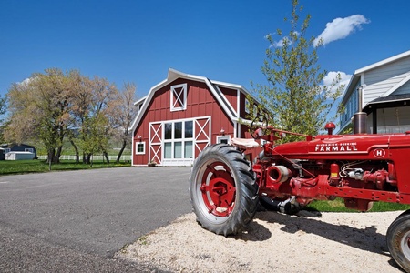 The Barn at Bear Lake-South Facing with parking area