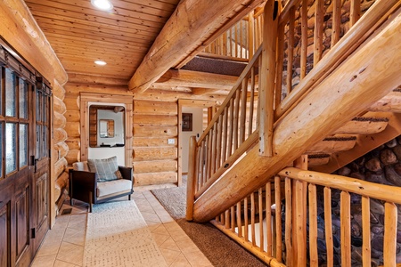 Green Canyon Chalet-Entryway of home