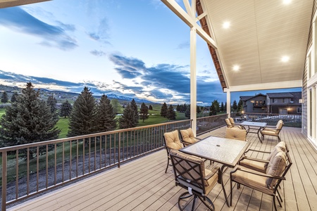 Foxridge-Outdoor eating area