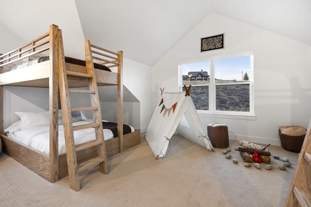 Black Timber Lodge- Upstairs Bunk Room