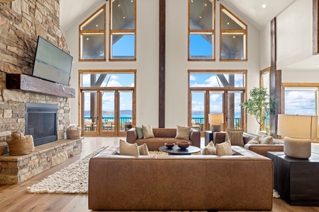 Averon Lodge – Luxury Estate at Bear Lake (Sleeps 80)