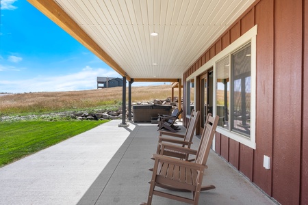 Ranch-House_Hot-Tub_1