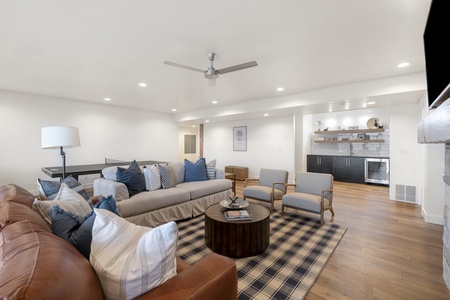 Black Timber Lodge-Basement Family Room and WEt Bar