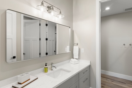 100 Acre Lodge-Bathroom #6 (Downstairs Hallway SW)