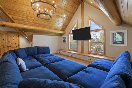 Mini-Papa Bear Lodge-Loft Family Room and Game Area (Upstairs Center)