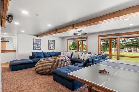 Green Canyon Chalet-Basement Theater Room with Ping Pong Table