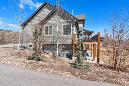 Golden Gable Lodge-View of our home from the driveway.