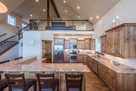 Shundahai Lodge-Kitchen and Loft Area