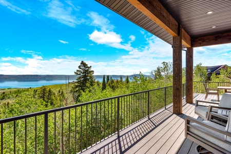 100 Acre Lodge-Views of the Valley from the East Deck