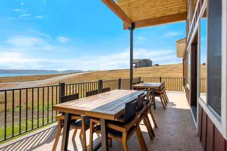 Ranch-House_Outdoor-Seating_1