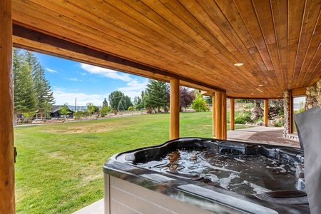 Green Canyon Chalet-Patio view with Hot Tub