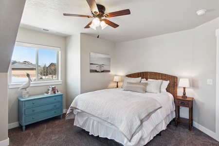 Golden Gable Lodge-Bedroom