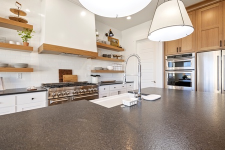 Black Timber Lodge-Kitchen Bar and Sink