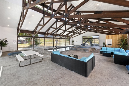 The Silo-Shared Pool House with Barn and Cedar Farmhouse