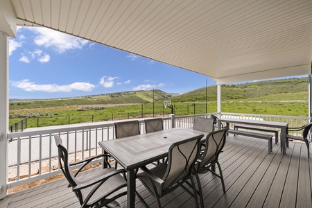 Persimmon Hill-Outdoor dining area