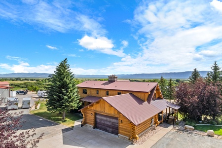 Green Canyon Chalet-West side of home