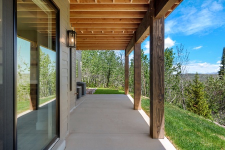 100 Acre Lodge- Patio Area (Downstairs East)