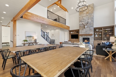 Black Timber Lodge-Dining Area (seats 30) and Living Room