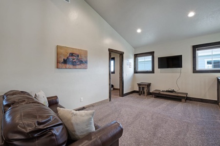 The Barn-Family Room #2 w/TV and Treehouse (Upstairs Center)