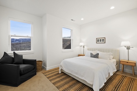 Black Timber Lodge-Upstairs Bedroom