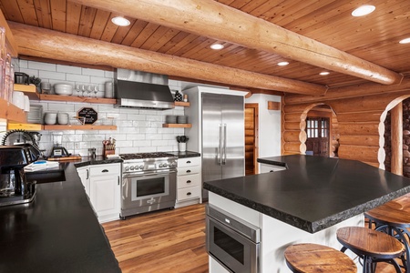 Green Canyon Chalet-Commercial Grade Appliances