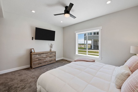 The Silo-Master Bedroom w/ 3/4 Ensuite (Main Floor South)