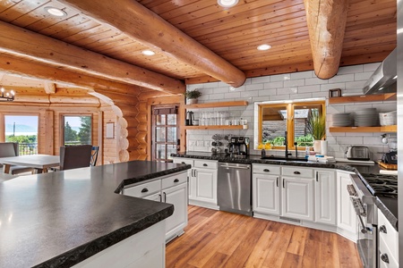 Green Canyon Chalet-Kitchen with Commercial Grade Appliances